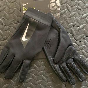 Gaan Alabama manipuleren Nike | Accessories | Nike Academy Hyperwarm Gloves | Poshmark